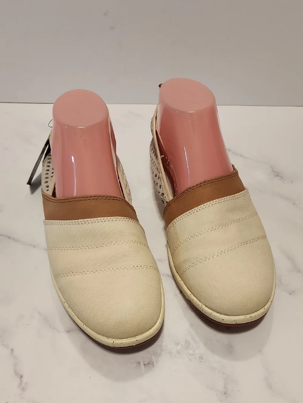 Emu Australia Meroo  Ever Natural  Cream and Tan Slip-On Casual Shoes Brand New